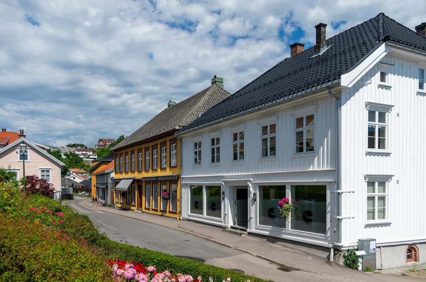 Gate med trehus